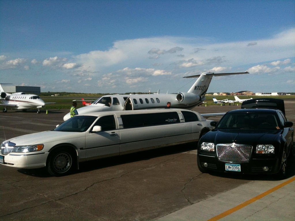 St. Catharines to Pearson Airport Toronto Limo | 24/7