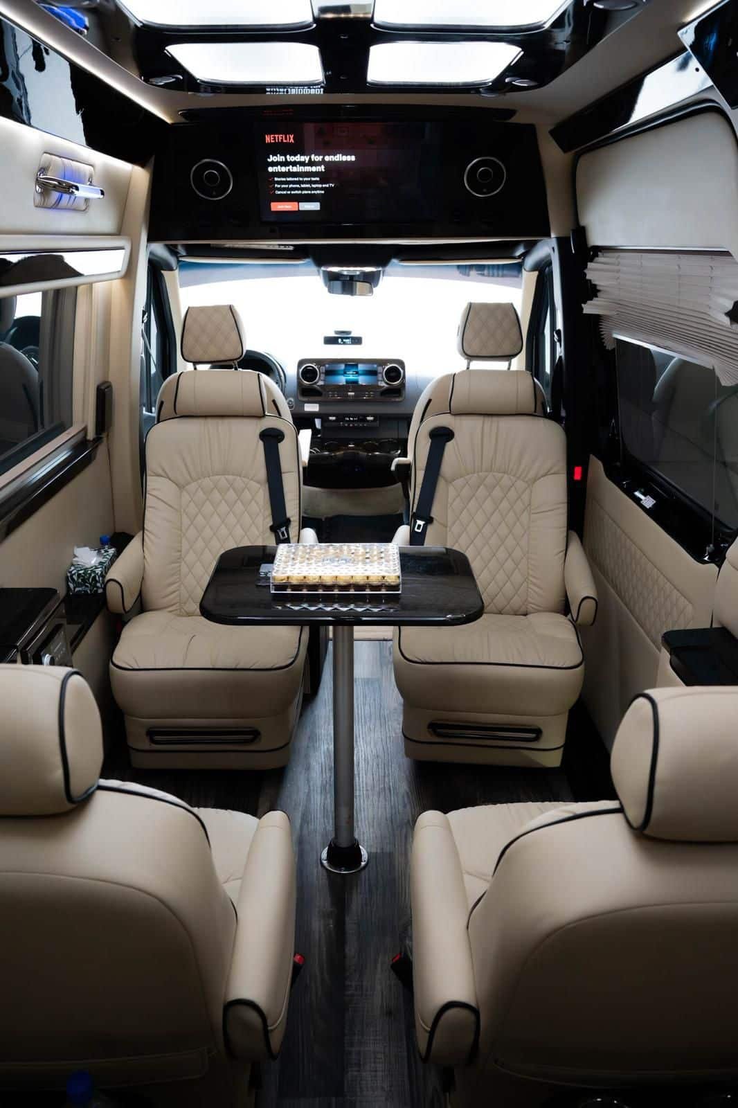 St. Catharines to Pearson Airport Toronto Limo | 24/7