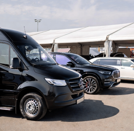 Late-models Fleet for corporate travel from Kingston to Toronto Pearson.